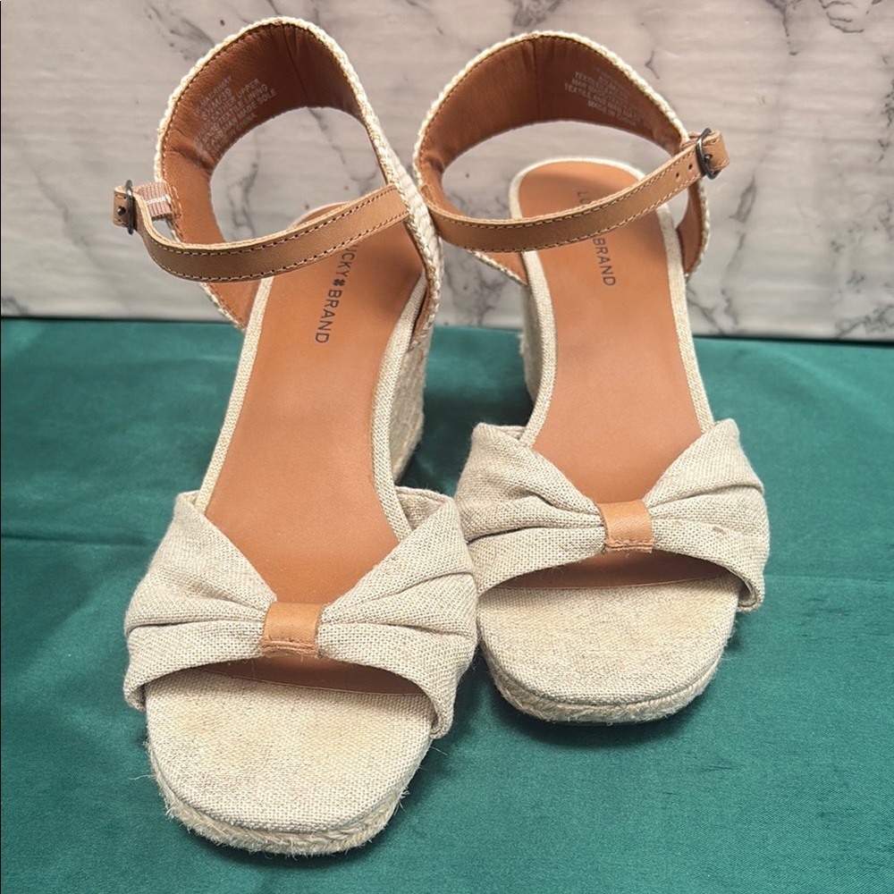 Lucky Brand Cream and Tan Sandals with Minimalist Design - Picture 7 of 7